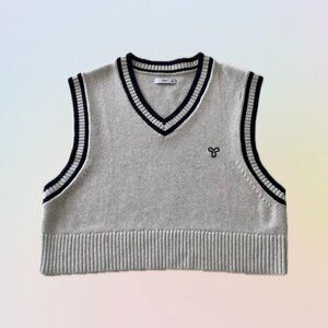 ARTIZIA - Marcy Cropped Tennis Vest in Heather White / Navy